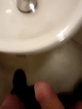 69dagosto online show from 10/25/25, 04:00