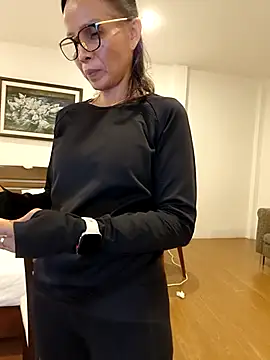 Snapshot of Mama_Eva_1 chatting on 12/15/25, 11:49 Mama Eva 1 online show from 12/15/25, 11:49