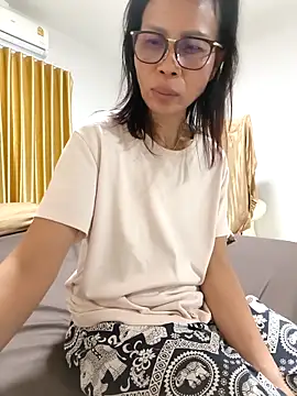 Mama Eva 1 online show from 12/23/25, 12:33