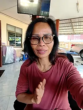 Snapshot of Mama_Eva_1 chatting on 12/02/25, 12:33 Mama Eva 1 online show from 12/02/25, 12:33