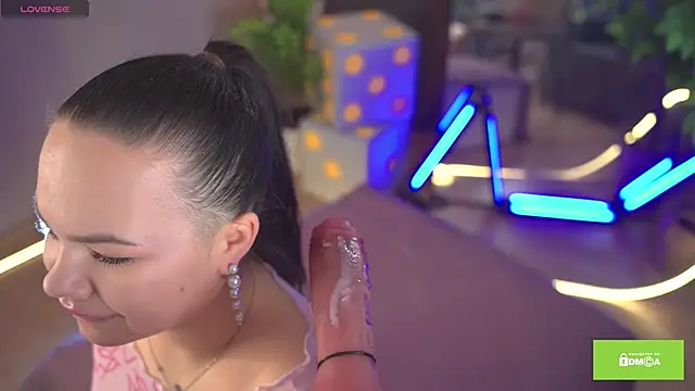 Snapshot of bllowwoww chatting on 11/22/25, 08:13 bllowwoww online show from 11/22/25, 08:13