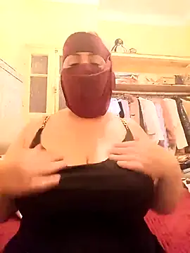 mayakhalyfaa online show from 10/04/25, 12:01