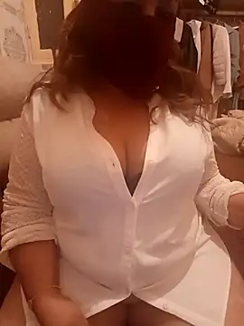 mayakhalyfaa online show from 10/31/25, 12:29