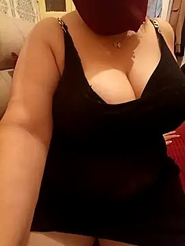 mayakhalyfaa online show from 10/17/25, 01:42