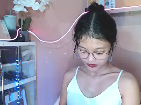 Snapshot of skinny_gracie chatting on 11/16/25, 03:06 skinny gracie online show from 11/16/25, 03:06