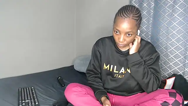 SlenderCharm98 online show from 11/19/25, 08:20