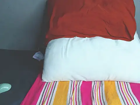 SlenderCharm98 online show from 10/30/25, 07:55