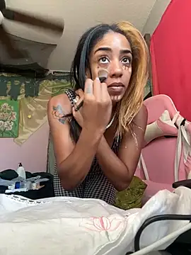 Snapshot of Odinaniix chatting on 10/01/25, 02:43 Odinaniix online show from 10/01/25, 02:43