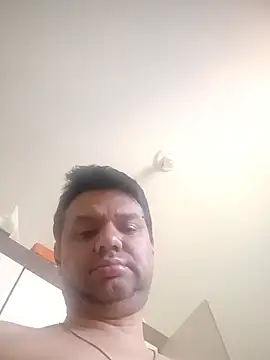 Snapshot of Crocante_Hot chatting on 11/15/25, 03:27 Crocante Hot online show from 11/15/25, 03:27