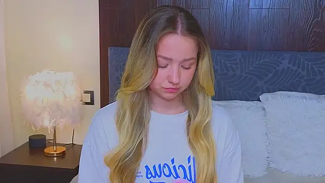 Snapshot of LeeAmy chatting on 09/28/25, 08:49 LeeAmy online show from 09/28/25, 08:49