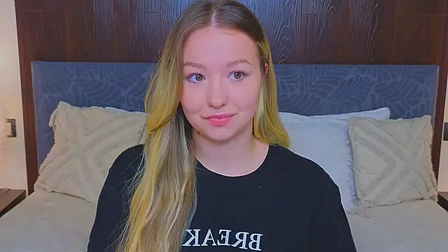 Snapshot of LeeAmy chatting on 10/02/25, 02:53 LeeAmy online show from 10/02/25, 02:53