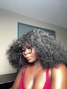 WomanNextdoor1 online show from 02/18/26, 05:05