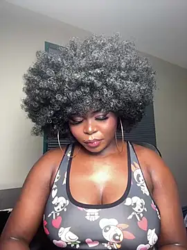 WomanNextdoor1 online show from 06/04/26, 09:14