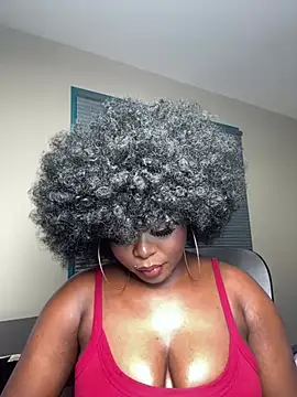 WomanNextdoor1 online show from 04/18/26, 09:55