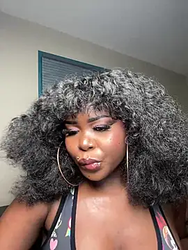 WomanNextdoor1 online show from 02/21/26, 09:11