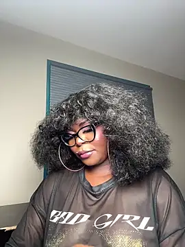 WomanNextdoor1 online show from 05/21/26, 10:45