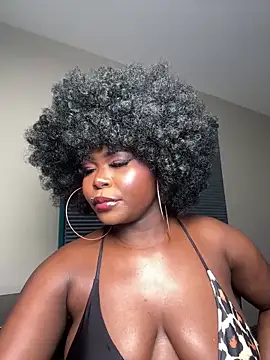 WomanNextdoor1 online show from 05/06/26, 01:42