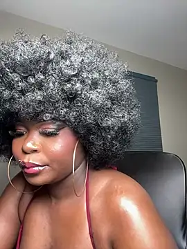 WomanNextdoor1 online show from 04/21/26, 10:16