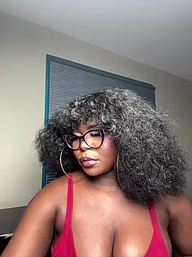 WomanNextdoor1 online show from 05/26/26, 06:55