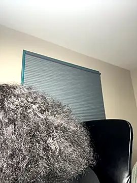 WomanNextdoor1 online show from 12/14/25, 01:01