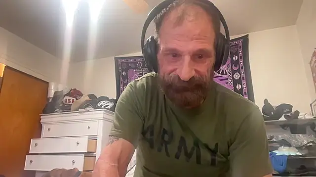 Snapshot of reebokrick650 chatting on 10/02/25, 04:10 reebokrick650 online show from 10/02/25, 04:10