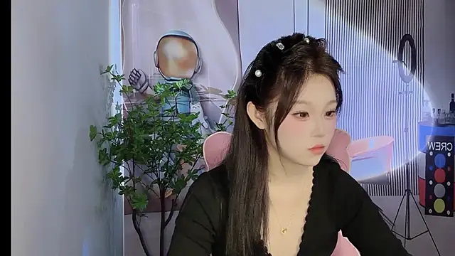 Snapshot of CAICAI_BABY chatting on 11/08/25, 03:54 CAICAI BABY online show from 11/08/25, 03:54