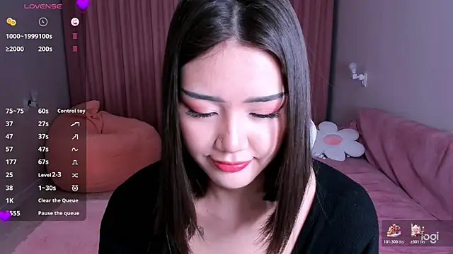 Snapshot of Momo_Ayase_ chatting on 12/16/25, 02:21 Momo Ayase online show from 12/16/25, 02:21