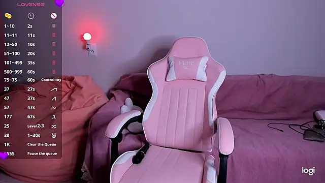 Snapshot of Momo_Ayase_ chatting on 11/26/25, 02:17 Momo Ayase online show from 11/26/25, 02:17