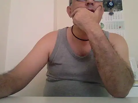Snapshot of CELIK3577 chatting on 10/15/25, 06:11 CELIK3577 online show from 10/15/25, 06:11