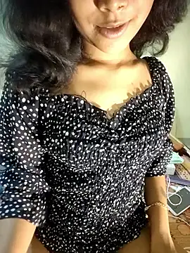 Snapshot of Snaya-baby chatting on 10/14/25, 03:56 Snaya-baby online show from 10/14/25, 03:56