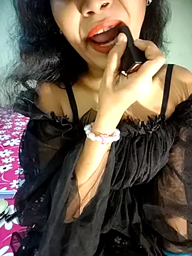 Snapshot of Snaya-baby chatting on 10/18/25, 03:25 Snaya-baby online show from 10/18/25, 03:25
