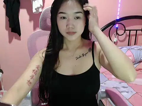 Snapshot of Wynxx chatting on 10/12/25, 05:42 Wynxx online show from 10/12/25, 05:42