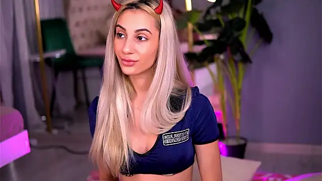 AwaLynch online show from 02/02/26, 03:38