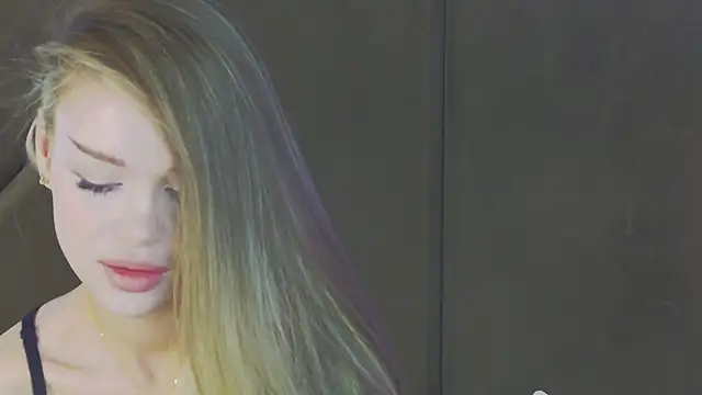 Snapshot of MarilynNova chatting on 04/25/26, 04:26 MarilynNova online show from 04/25/26, 04:26