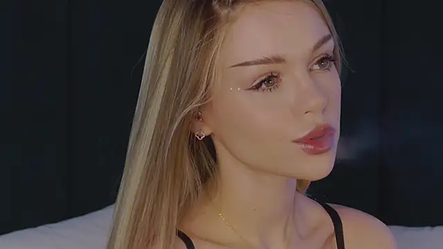 MarilynNova online show from 04/15/26, 04:40