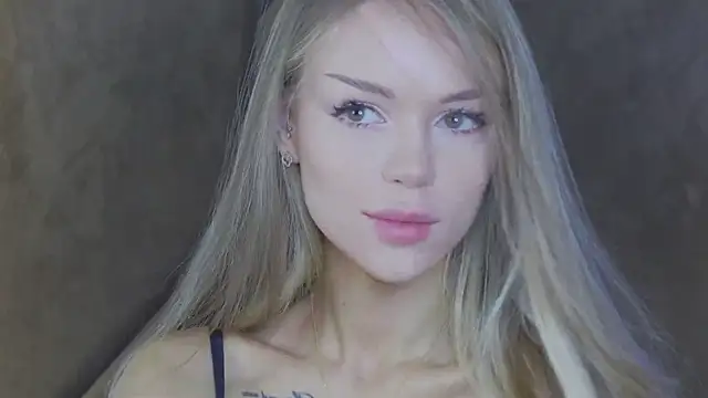 Snapshot of MarilynNova chatting on 05/17/26, 04:23 MarilynNova online show from 05/17/26, 04:23