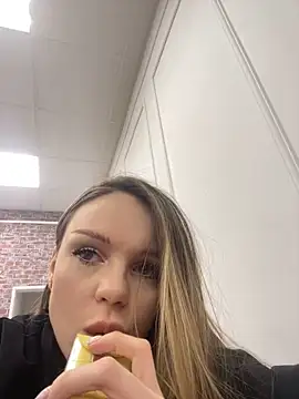 Snapshot of MarilynNova chatting on 10/28/25, 04:13 MarilynNova online show from 10/28/25, 04:13