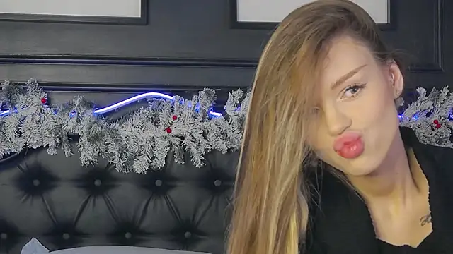 Snapshot of MarilynNova chatting on 01/08/26, 04:18 MarilynNova online show from 01/08/26, 04:18