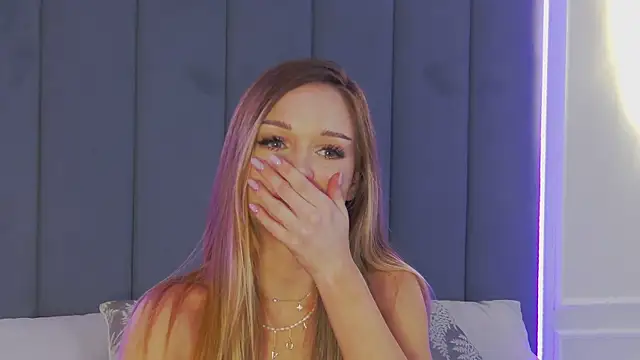 Snapshot of MarilynNova chatting on 09/09/25, 04:44 MarilynNova online show from 09/09/25, 04:44