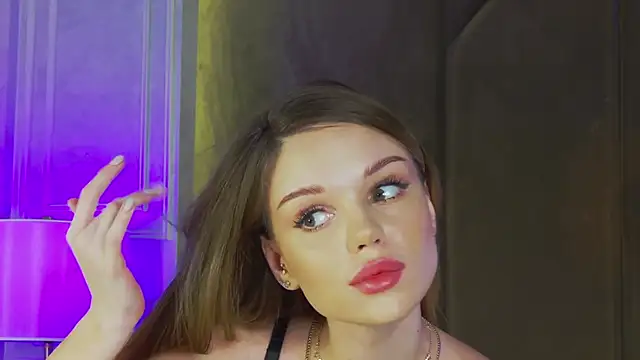 Snapshot of MarilynNova chatting on 10/11/25, 04:35 MarilynNova online show from 10/11/25, 04:35