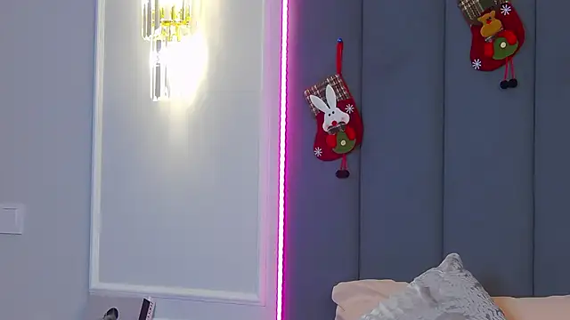 Snapshot of MarilynNova chatting on 12/23/25, 05:40 MarilynNova online show from 12/23/25, 05:40