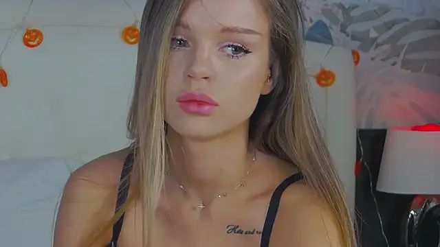 Snapshot of MarilynNova chatting on 11/03/25, 04:28 MarilynNova online show from 11/03/25, 04:28