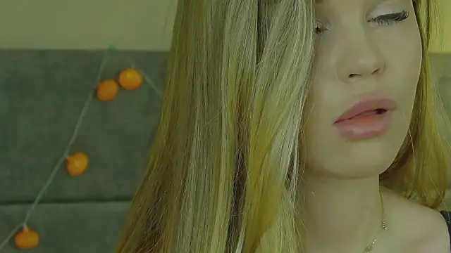 Snapshot of MarilynNova chatting on 10/30/25, 04:33 MarilynNova online show from 10/30/25, 04:33