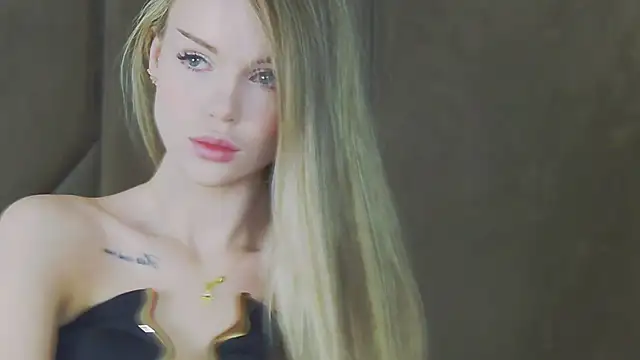 Snapshot of MarilynNova chatting on 04/28/26, 04:28 MarilynNova online show from 04/28/26, 04:28