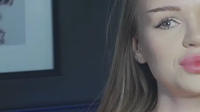 Snapshot of MarilynNova chatting on 02/07/26, 04:20 MarilynNova online show from 02/07/26, 04:20