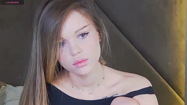 Snapshot of MarilynNova chatting on 11/08/25, 04:27 MarilynNova online show from 11/08/25, 04:27