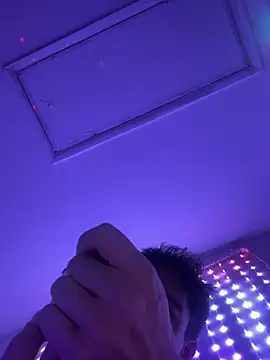 Snapshot of SalemStratton chatting on 10/20/25, 02:02 SalemStratton online show from 10/20/25, 02:02