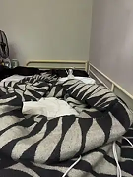 Snapshot of SalemStratton chatting on 10/11/25, 06:42 SalemStratton online show from 10/11/25, 06:42