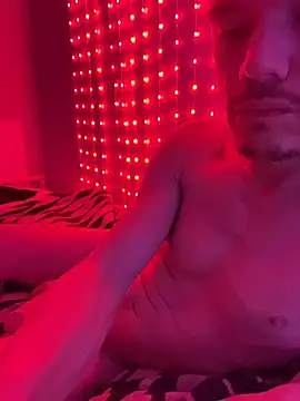 Snapshot of SalemStratton chatting on 10/19/25, 04:15 SalemStratton online show from 10/19/25, 04:15