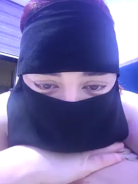 Snapshot of _Douna_-_ chatting on 10/17/25, 11:39 Douna - online show from 10/17/25, 11:39